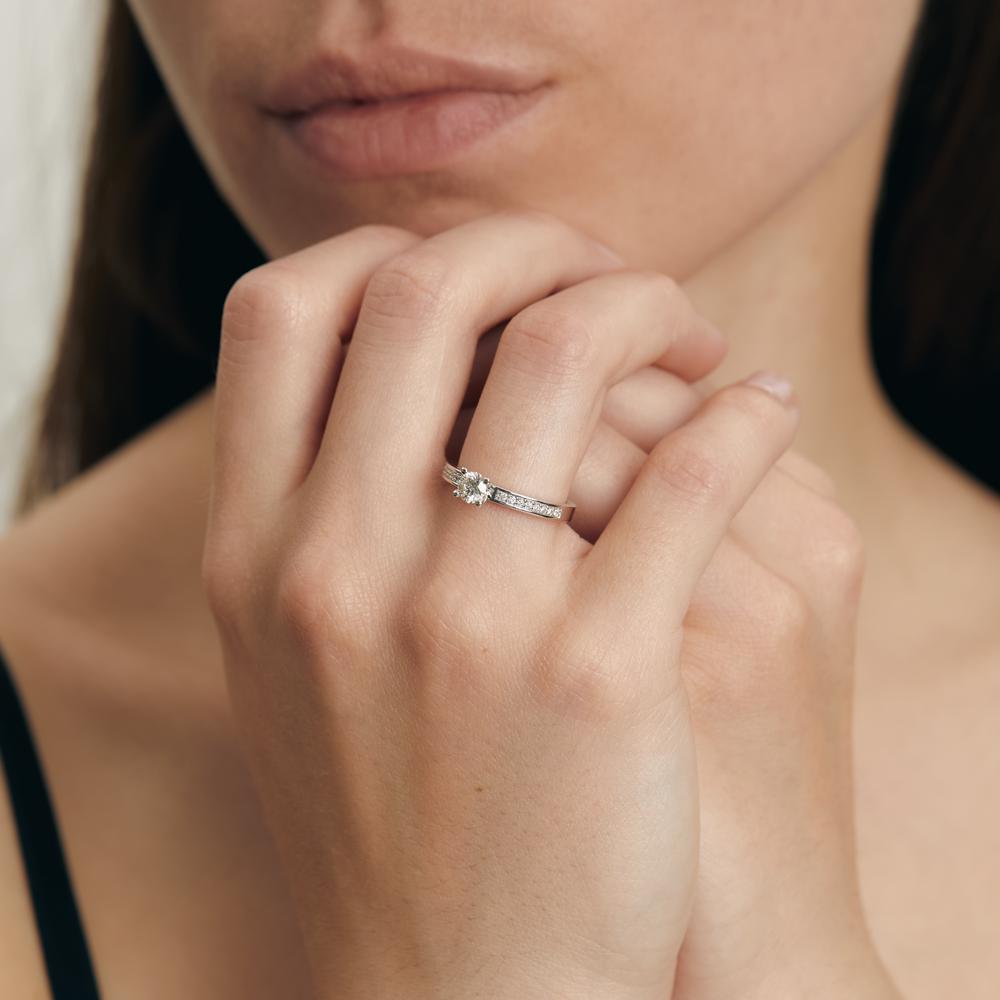Solitaire ring 18k White Gold Diamond White, 0.08 ct, 16 Stones, brilliant, w-si, Diamond White, 0.32 ct, brilliant, w-si