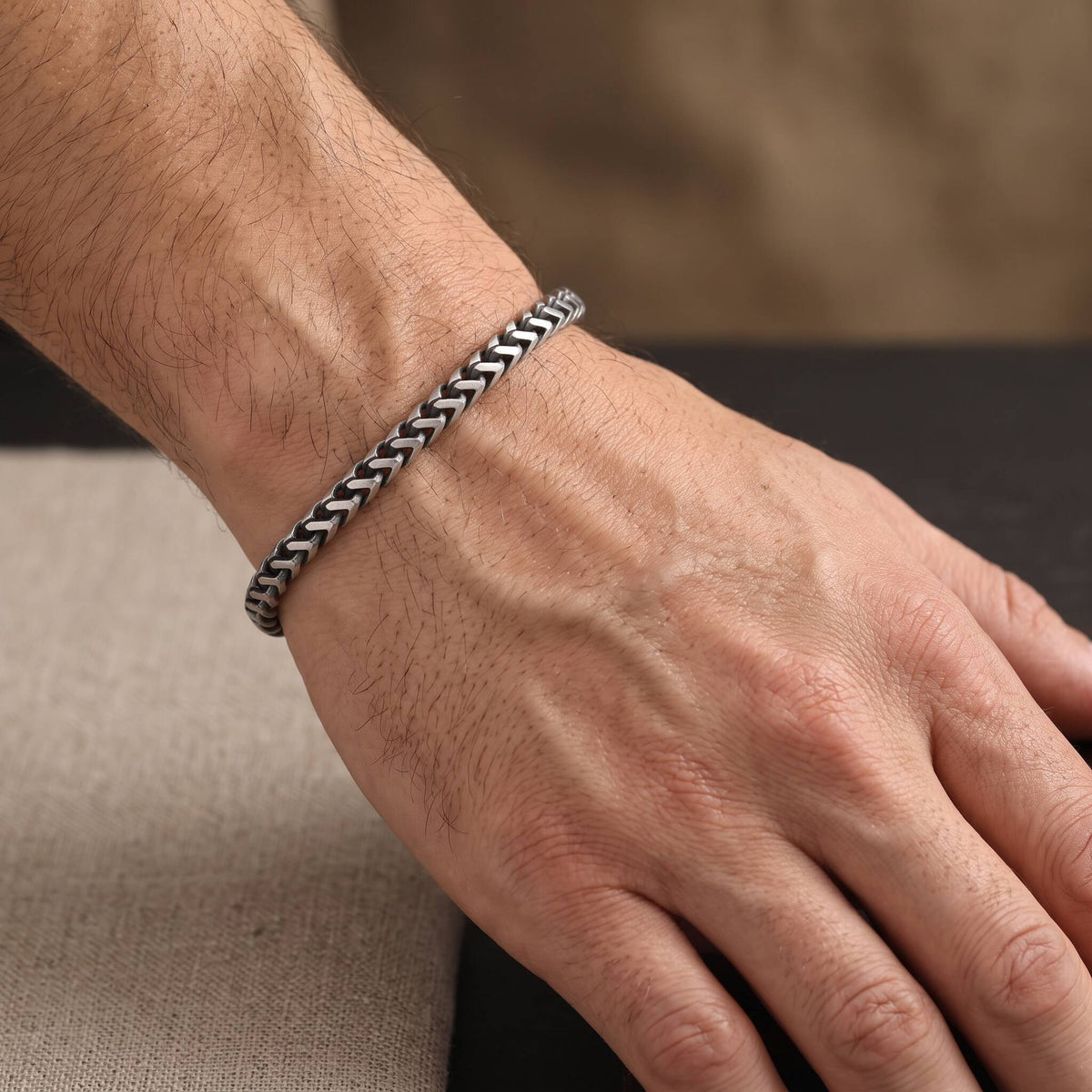 608389_gi6